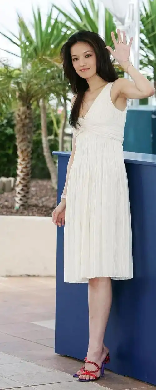 穿高跟鞋的女神舒淇是那么美