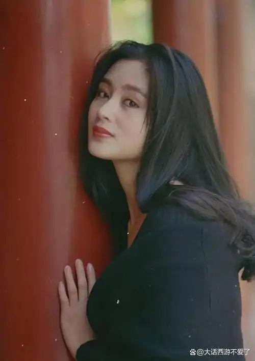 "大陆第一美女"陈红年轻时有多美?长相天然穿衣时髦,太惊艳了