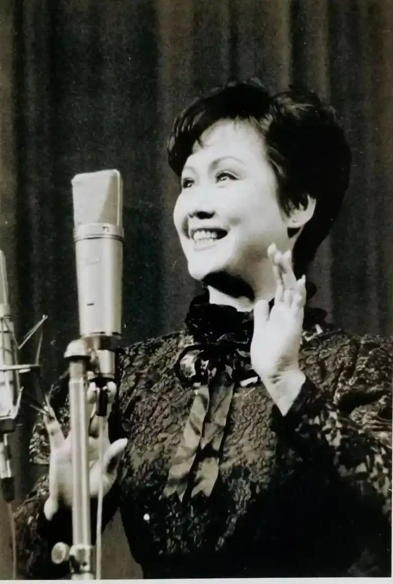 女歌手她是七八十年代备受宠爱就唱遍祖国大江南北《我和我的祖国》像