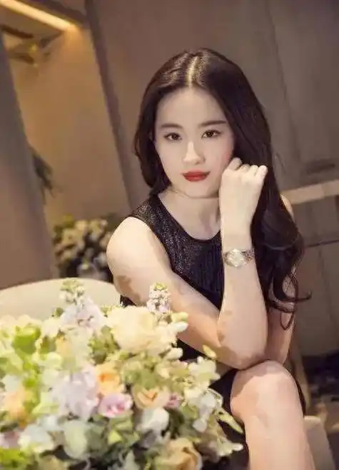 刘亦菲与杨紫琼争夺电影女主,传闻加入海外邪教,真相究竟如何?