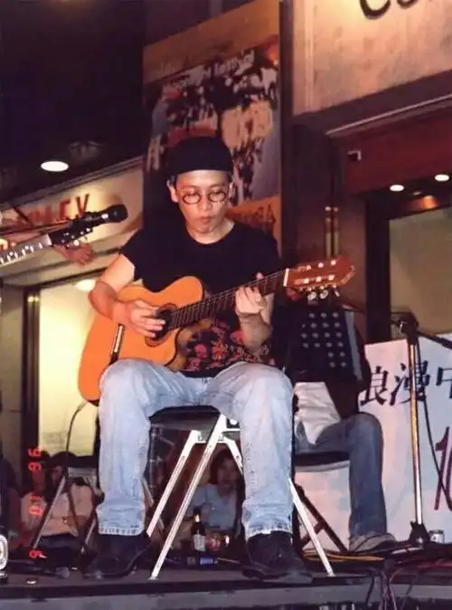 张雨生:妹妹15岁溺水去世,自己31岁车祸身亡,母亲孤苦伶仃