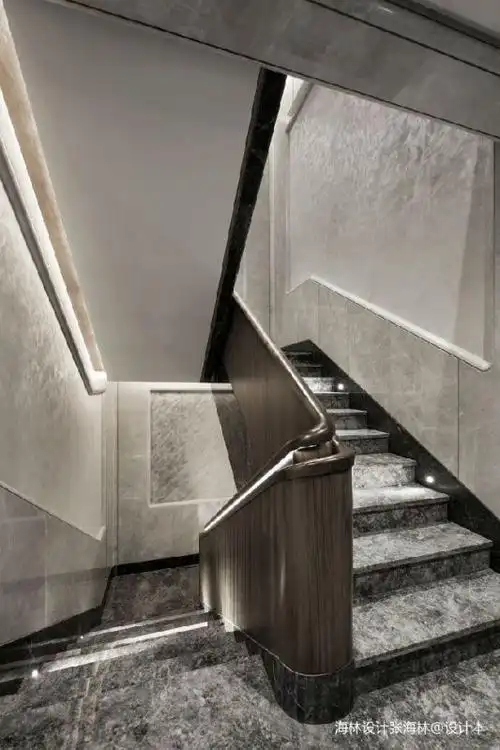 一,楼梯间墙面瓷砖斜贴方法