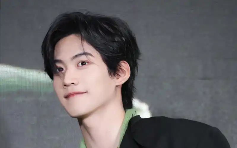 周柯宇郑州雪碧沙发电影节 小屁孩小嘴叭叭