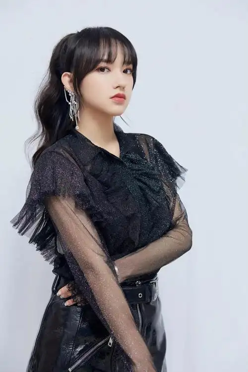 才华与魅力并存,她用笑容点亮人心,你不能错过