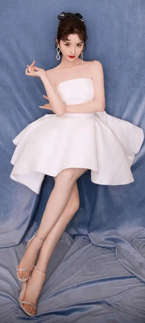 壁纸身材饱满性感撩人毛晓彤