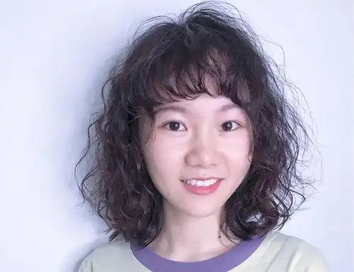 女生蓬松离子烫发型 如何卷发能炫出时髦风范