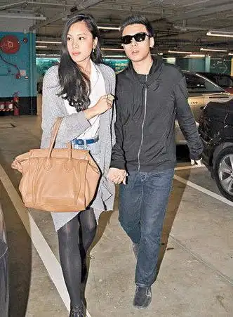 霍启仁同样十分花心,曾经与女友rebecca的闺蜜antonia牵手高调出巡.