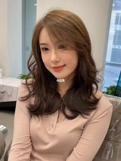 甜美风发型推荐 适合圆脸 厚发量