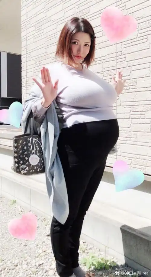 她继苍井空之后公布婚讯如今晒孕肚身材臃肿完全看不出像女优