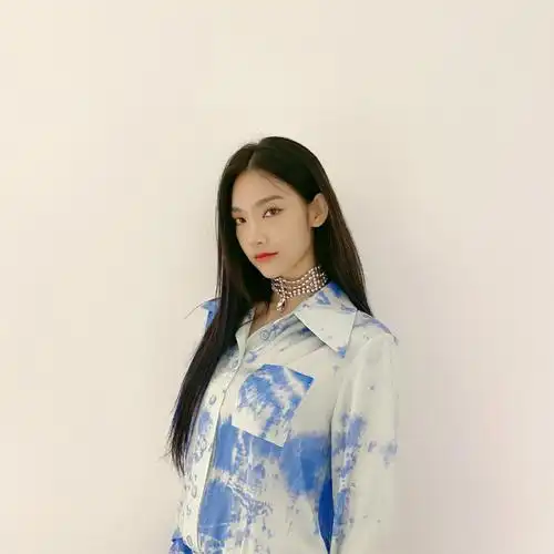 曾可妮蓝裙性感私服照图片