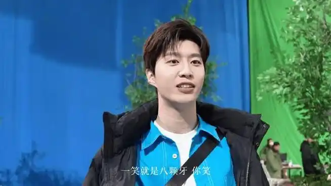 范丞丞在线教学如何笑的对称 八颗牙77笑眼缺一不可 后面还说了一段