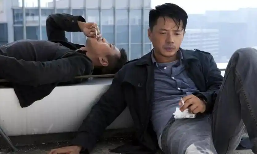 伊谷春堪称无懈可击,仅仅一个眼神就能让和他搭戏的邓超感觉胆战心惊