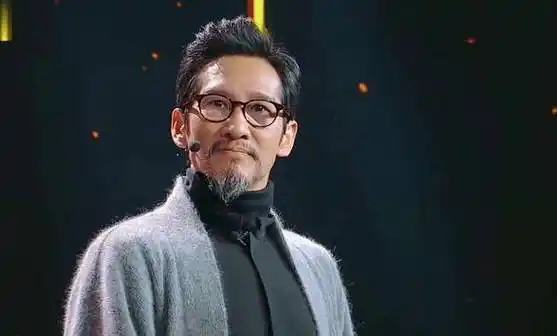 老戏骨王劲松:因傅彪的一句话改变了人生