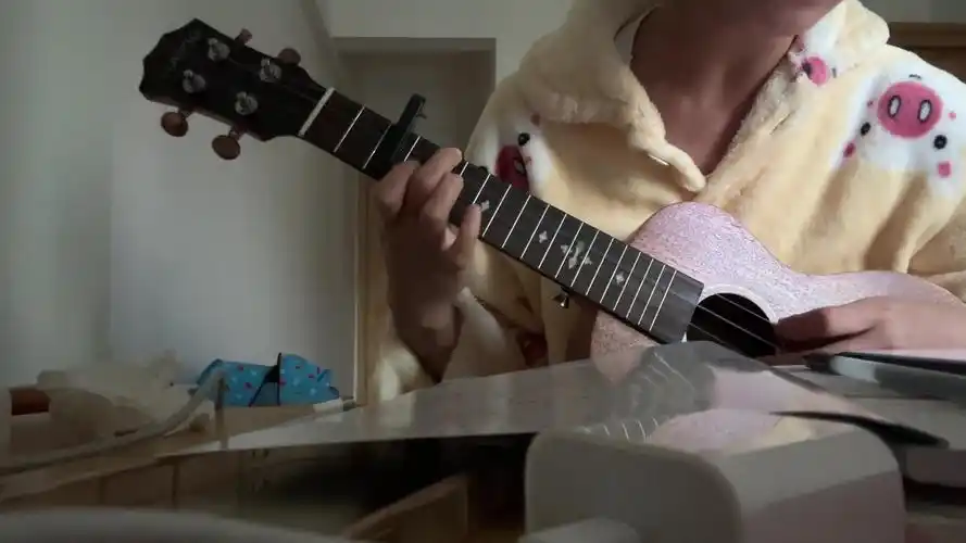 电灯胆 黑白照-邓丽欣