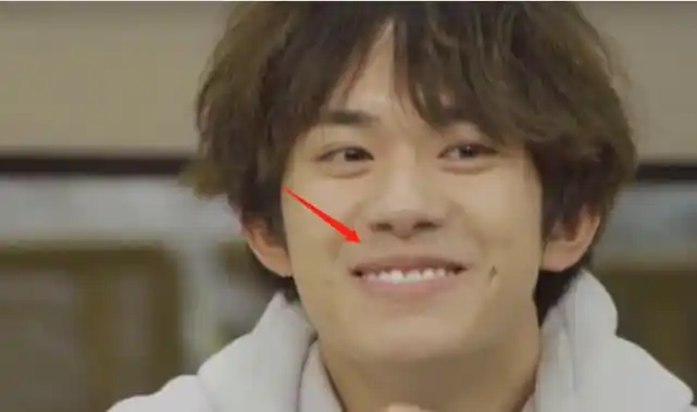 有种"卸妆后"叫易烊千玺,生图下痘印太明显,还是你的男神吗?_网易订阅