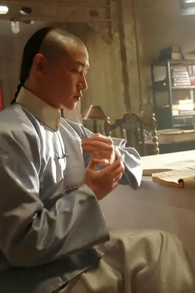 陆毅加盟《甲午大海战》 首次尝试"光头"造型