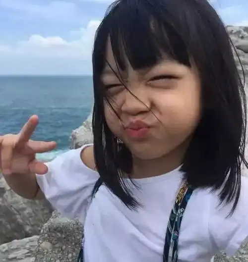 来,比个耶 | 许多时刻里的开心,是情不自禁的手势