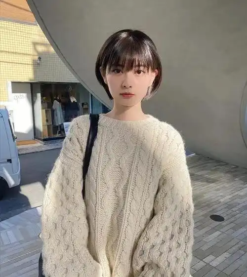 流行"露耳短发",这4个发型特别时尚,可甜可盐,更显年轻