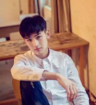 男士秃鬓角气质好看发型