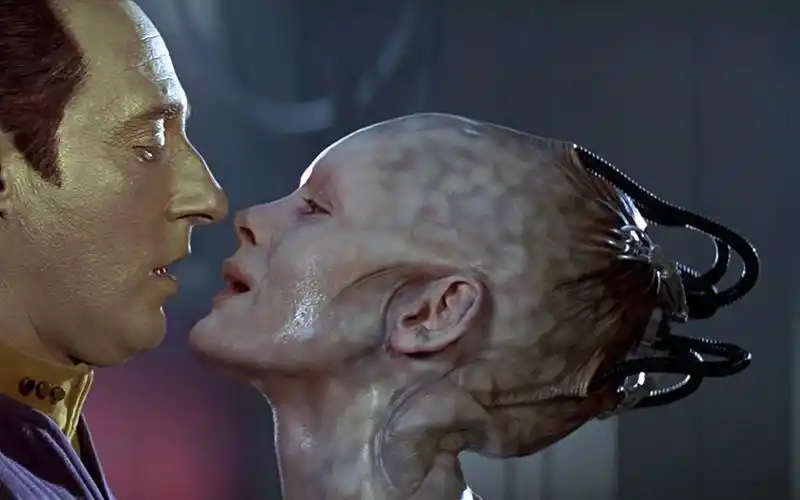 科幻5分钟机械女王降临地球将人类改造成半人半机械生物速看科幻电影