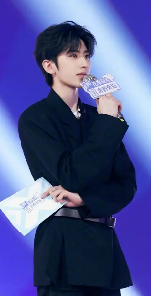 蔡徐坤《青春有你2》海报&剧照公开 蔡pd帅气造型苏感满满