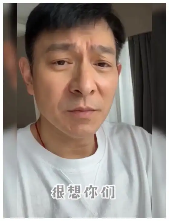 刘德华晒隔离期生活,素颜憔悴两鬓有白发,光脚跑步维持好身材