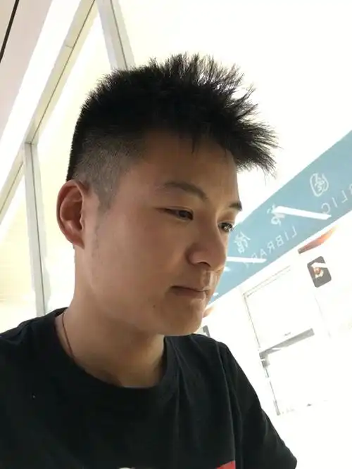 这种鬓角是不是有点长