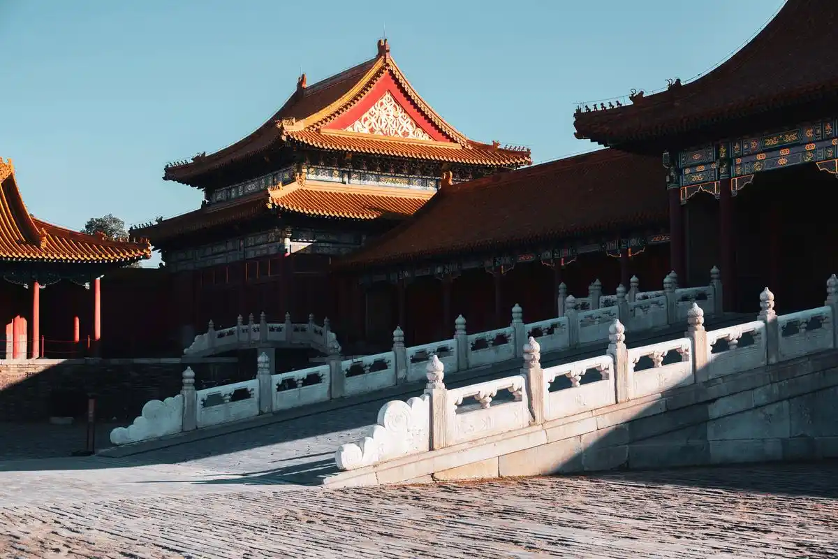 沈阳故宫是清朝早期的皇宫,位于辽宁省沈阳市,是中国现存最古老,保存