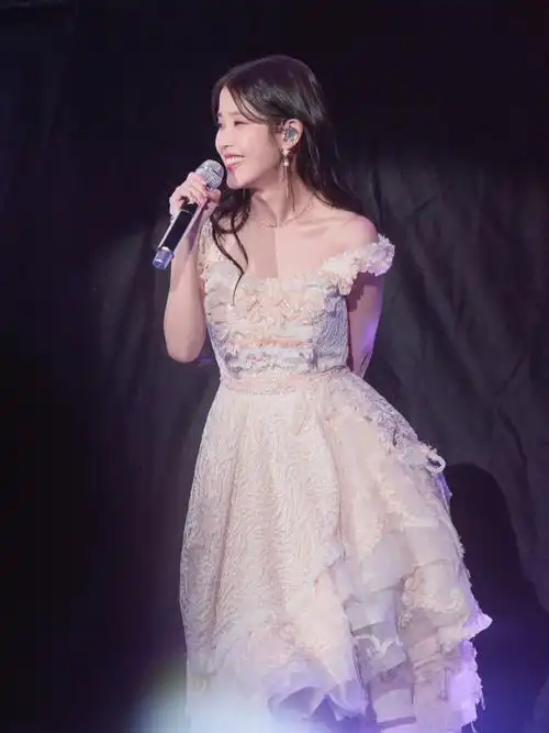 iu李知恩蚕室演唱会 - 高清图片,堆糖,美图壁纸兴趣社区