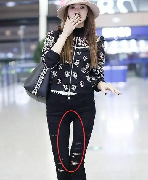 林志玲近日现身秀场腿缝宽到能塞下一个拳头网友不信没男友