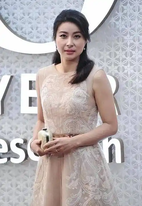 亚运会高能:郭晶晶闪耀全场,国外女子如云,叙利亚"沙漠玫瑰"_代表团