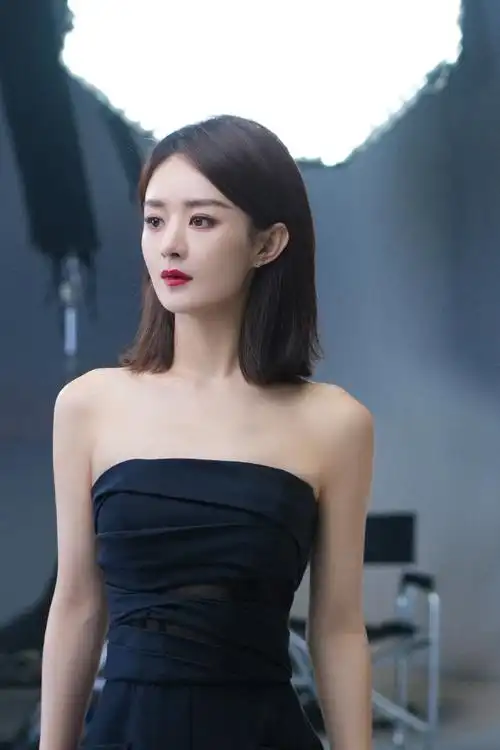 赵丽颖黑色抹胸大片