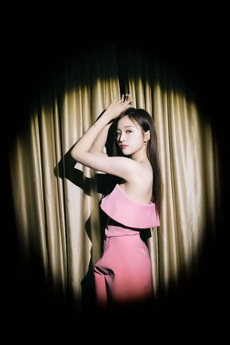 吴宣仪 大长腿 高跟凉鞋美jio[爱你]