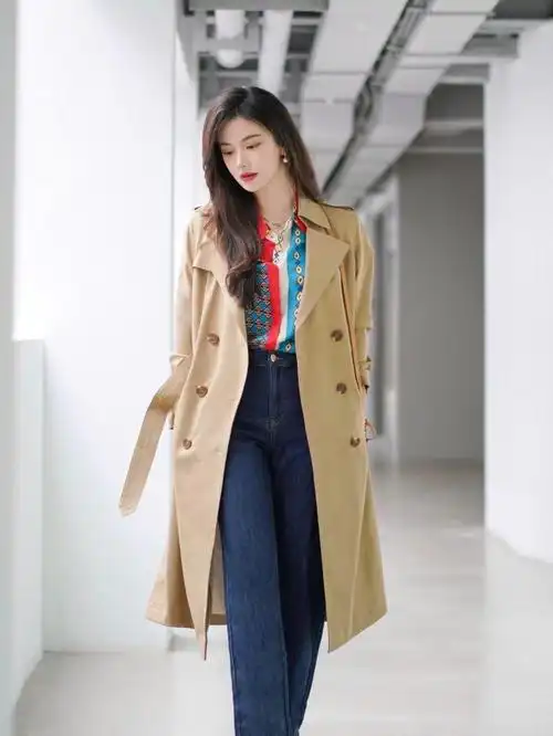 风衣搭配什么裤子(中长风衣配什么裤子图片)插图