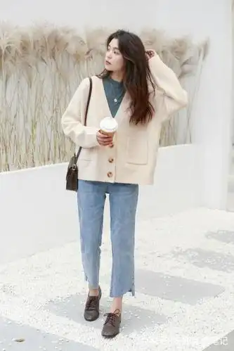 想要穿出少女感?17套时尚慵懒的毛衣开衫搭配,减龄就这么简单!