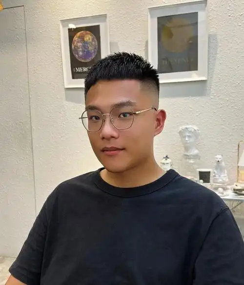 "圆脸"男生适合剪什么发型?这3款造型很清爽,剪完干净显帅气!