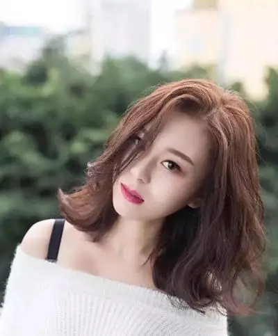 满头烫哪种卷发好看 中卷满头烫齐肩图片