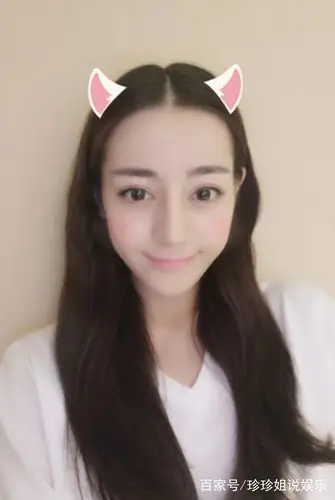 想知道生活中的迪丽热巴是什么样的吗?看完这些照片,你就明白了