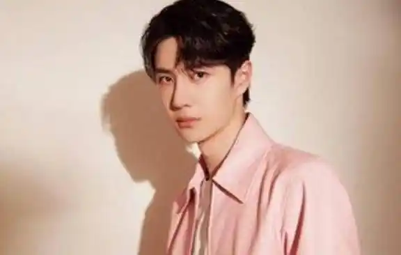 原创王一博如何做到又跩又火还大摩托滑板乐高买到破产