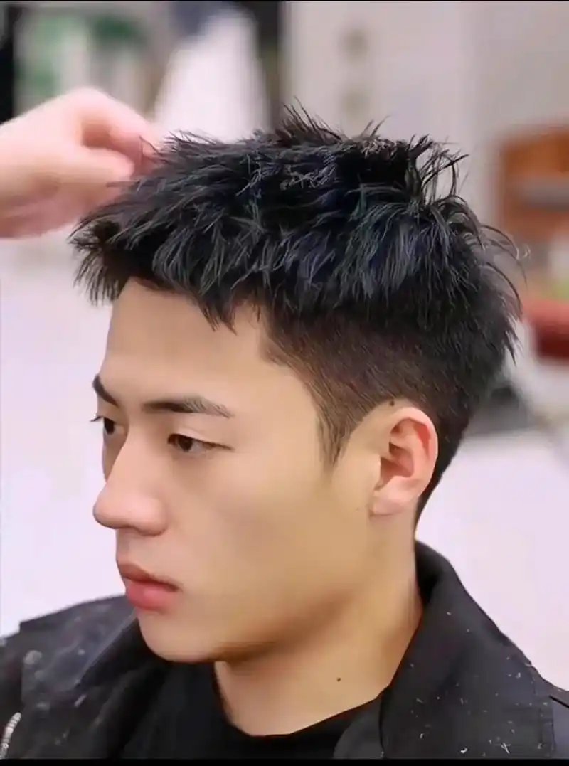 男生发型设计,男生钢夹烫适合大部分男生的发型烫发. 适合脸 - 抖音