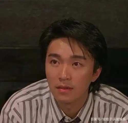 周星驰的内心一定是苦闷的,他再电影中逐渐没了笑容,现实中也都是苦笑