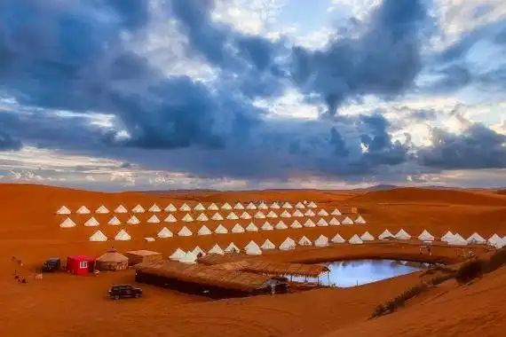 沙坡头腾格里沙漠星然国际帐篷露营酒店