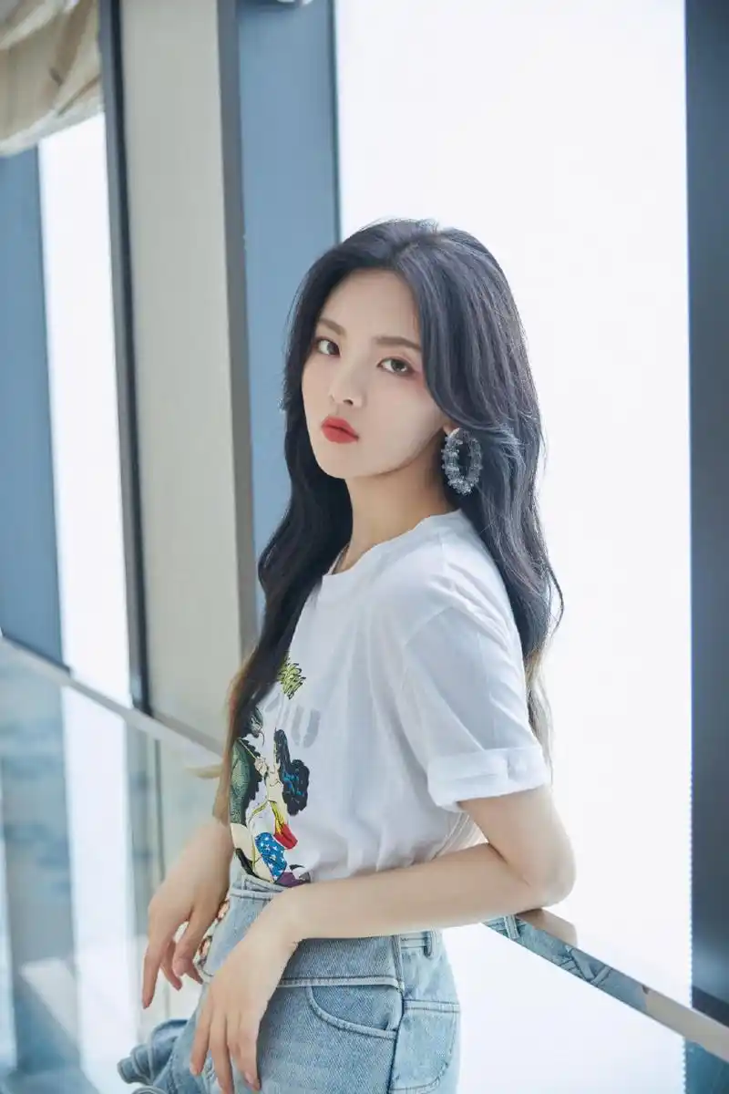 杨超越高清壁纸头像无水印(六)[小红花]