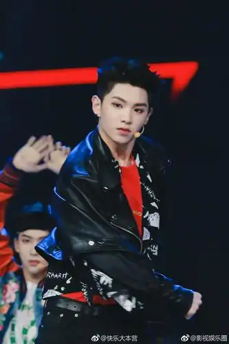 justin快乐大本营justin额头杀黄明昊快乐大本营预告花絮照百