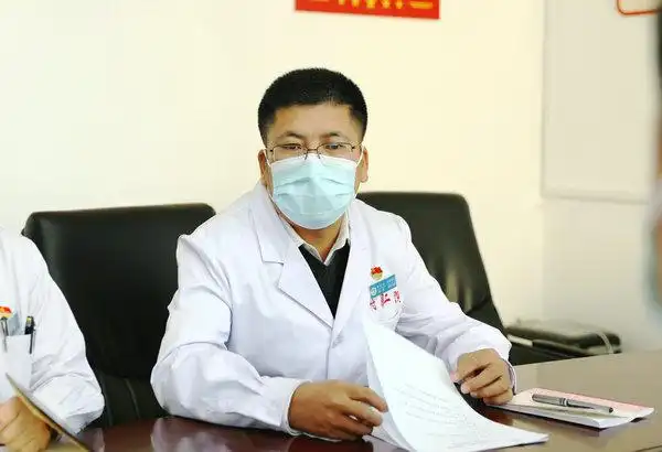 纪委书记,党委委员李亚洲主持会议并讲话