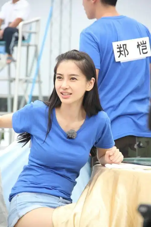 跑男当家花旦杨颖美腿大赏倒数第三张那表情太销魂了