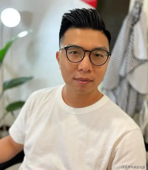 40岁男人别剪"显老"的发型,这三款造型不挑脸型,成熟又帅气