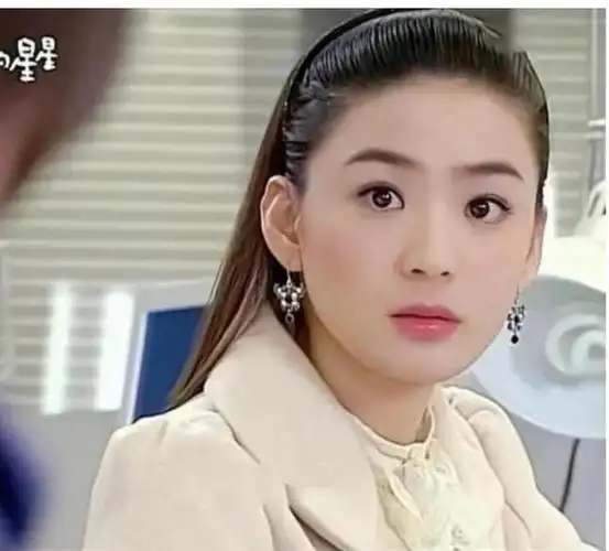 现在看看当年爆火的台湾偶像剧女二号真的都好美又有气质.