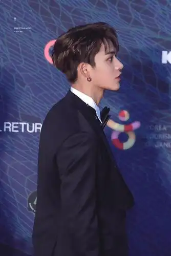 0401感叹一下黄旭熙的侧脸