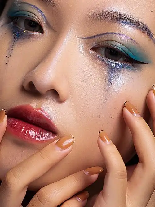 蓝色眼泪忧郁系创意妆